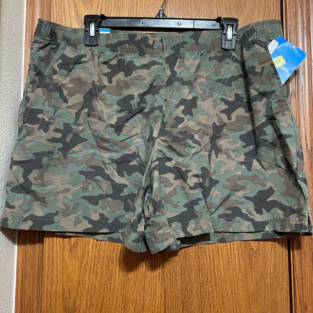 NWT Columbia Camo Shorts